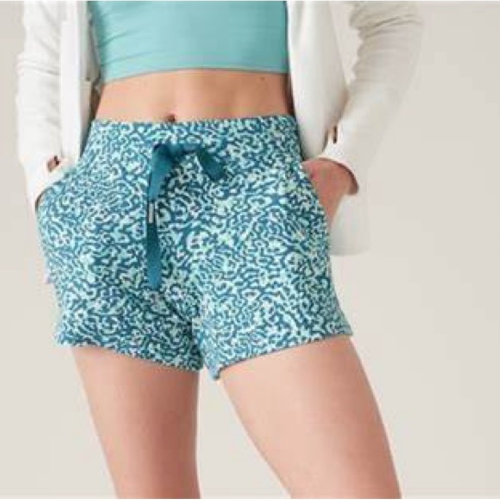 Athleta shorts size M EEUC (worn once)